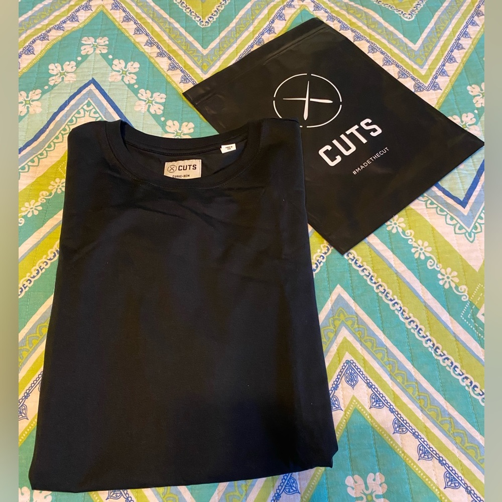 Cuts Men’s AO Curve Hem T-Shirt